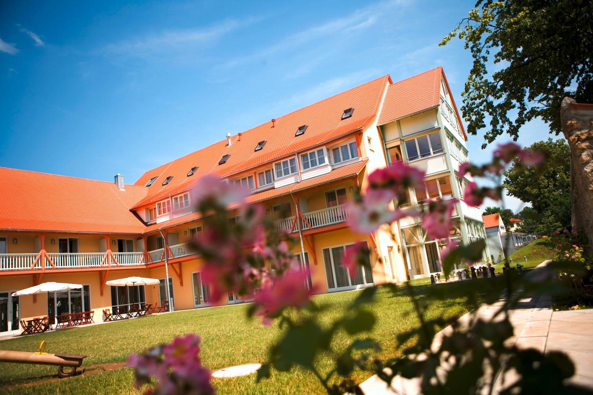 Jufa Hotel Nördlingen Exterior foto